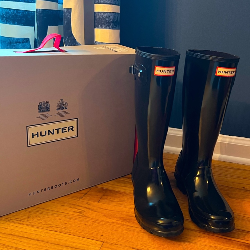 Hunter Kids Black Rain Boots with Red Accent